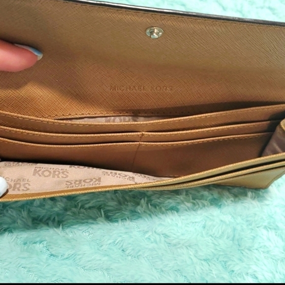 Michael Kors Wallet - Picture 5 of 6